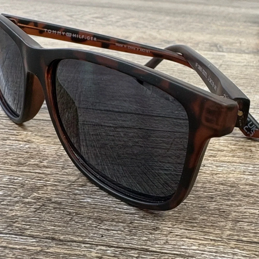 Tommy Hilfiger Tortoiseshell Sunglasses | OM663 | 54□19 141